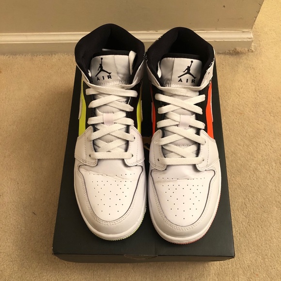 Jordan 1 Mid Composition Notebook (GS) - Picture 4 of 5